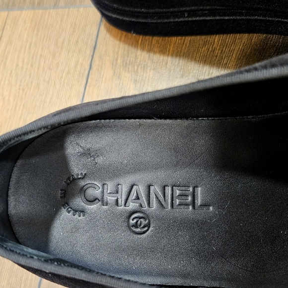 Chanel Black Velvet Sneakers - Size 39 1/2 - Picture 8 of 12